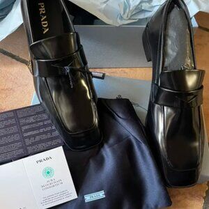 Prada womens leather flat loafers, new, size 40 fit size 9